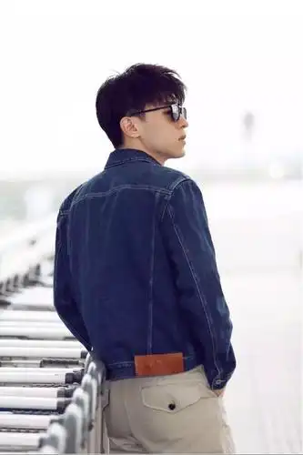 男星们的侧颜照:王凯五官棱角分明好优秀,魏大勋脖子褶皱辣眼睛