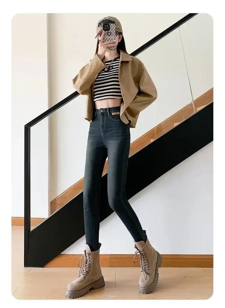 这款女士牛仔小脚裤怀旧蓝色,黑色,烟灰色共三个色,穿搭时尚又大方又