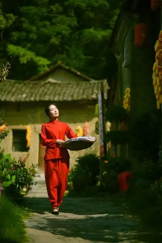 圪梁梁上红花花 写美篇你在山的那一边 我在这圪梁梁上站 叫一声妹子