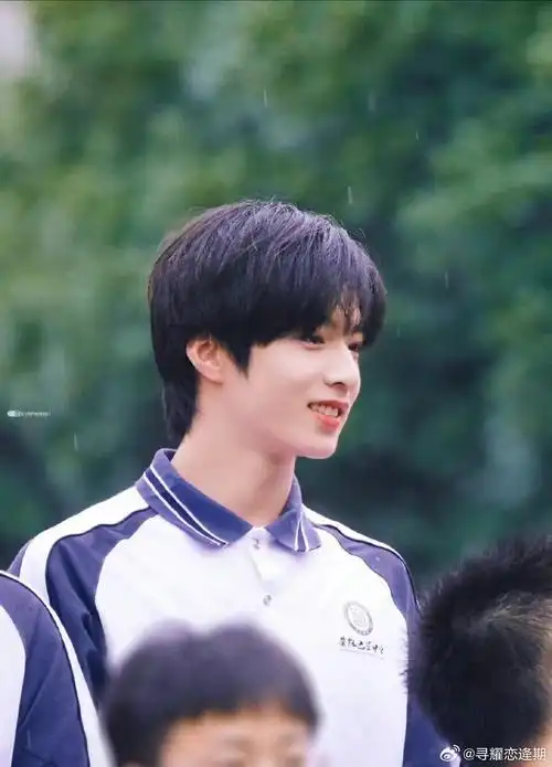 刘耀文 十九赫辰势 破渊颂无虞# lyw#刘耀文 超绝少年气#   "在时间