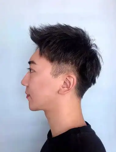 留男生"小飞机"短发型好帅