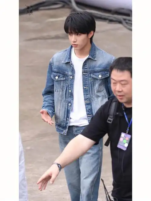 刘耀文萌探录制帅气男高