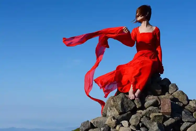 分享收藏海边男孩红衣女子小侄女小弟弟创意摄影#11《花开花落》人像