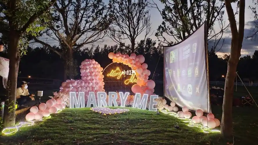 户外浪漫求婚告白气球布置场景装饰