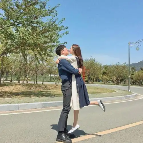 小个子接吻时最让男生反感的3种行为,90%女生都做过,而你却不知道.