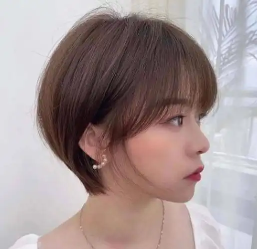 2022短发烫发减龄,剪短了减龄又显脸小!