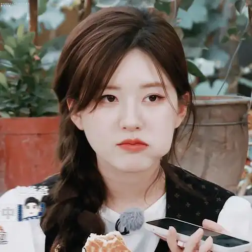 赵露思 | 头像 08夢與月亮