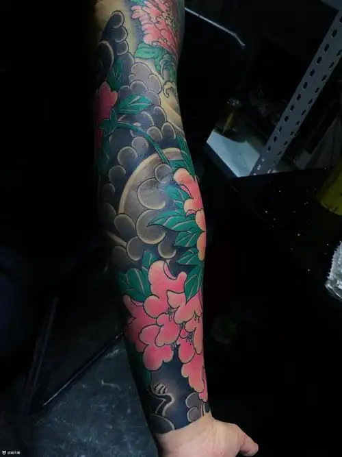 日式老传统牡丹花臂完工了