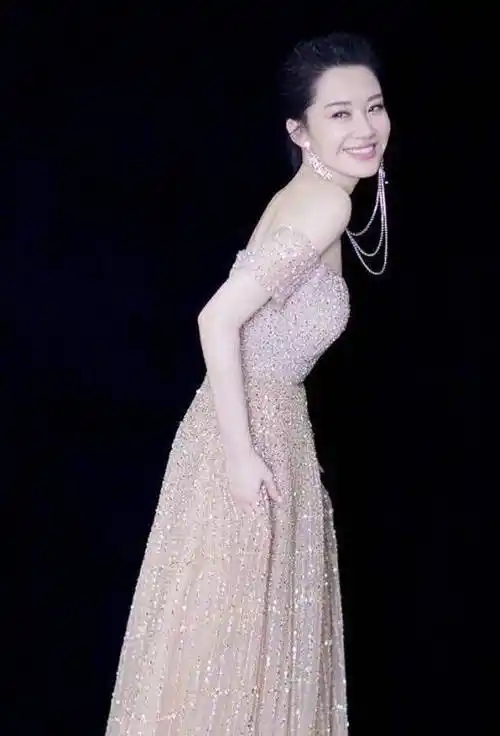 许晴的感爱情:让富商为之着迷,53岁有稳定感情?