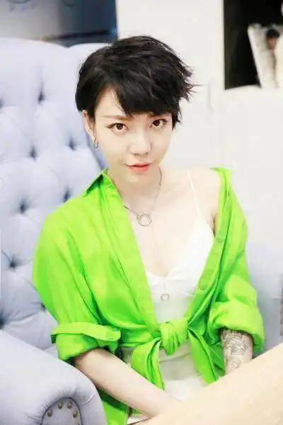 吴莫愁地铁海报