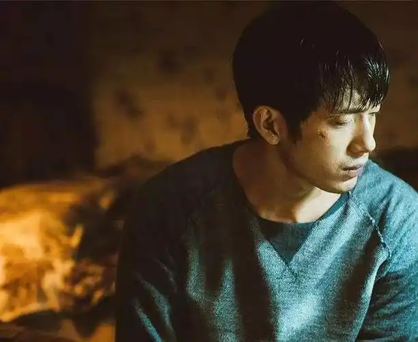 看完后来的我们,周冬雨本色演出井柏然新生代戏骨,但都输给了他