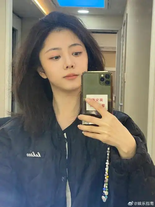 谭松韵炸毛了#收工后拆头发的谭松韵,头发炸毛了,好可爱的炸毛小狮子