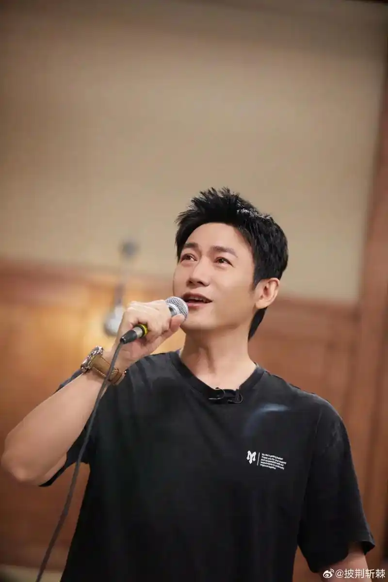 锁屏壁纸更换一波#西装杀 #陆毅 #阳光大男孩 - 抖音