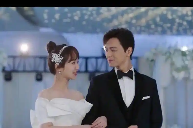 六,杨紫和邓伦有网友表示《香蜜沉沉烬如霜》是特别上头的一部剧,剧