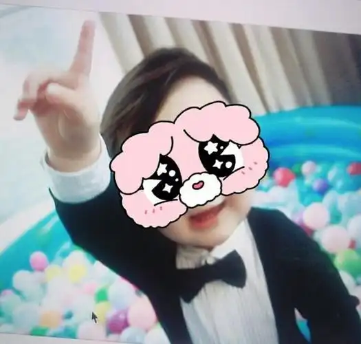 黄晓明儿子1岁生日,baby晒小海绵萌照,西装领结超帅气!