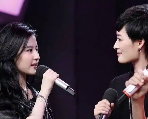 从那条短信之后,刘亦菲和曾轶可的关系突飞猛进 ,肉眼可见地好了起来.