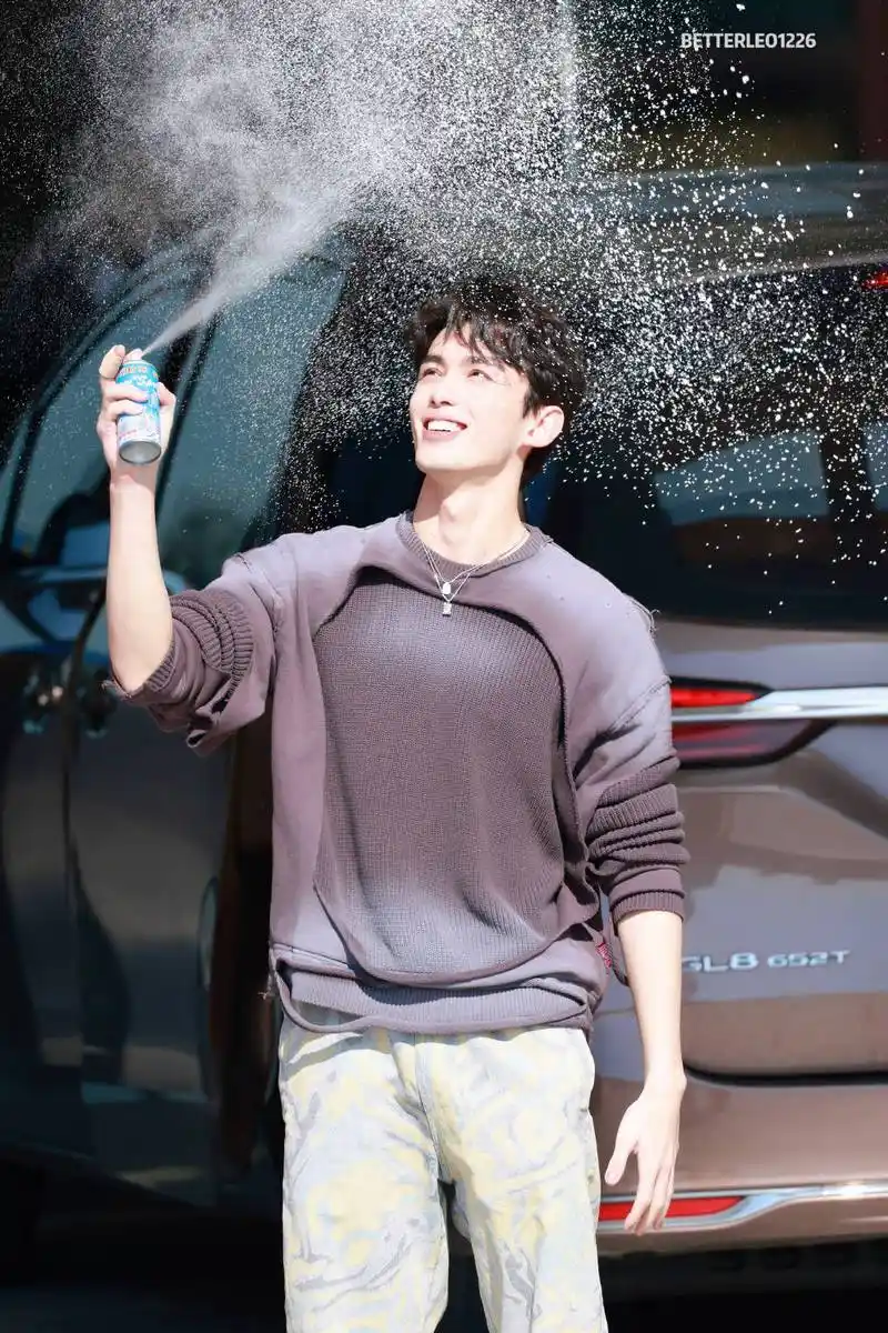 吴磊给粉丝下了一场雪_宣传_评论_长沙