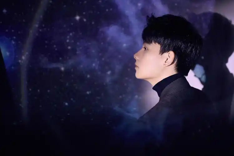 分享一组胡先煦图片给大家,图中的明星图片壁纸会点缀你的电脑桌面