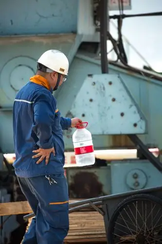 烈日下的码头工人——迎战酷暑