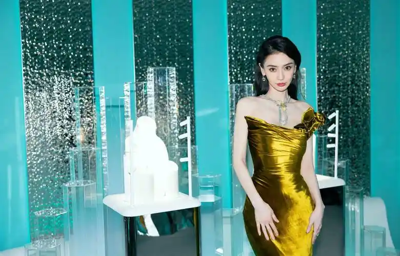 angelababy杨颖身上的钻石珠宝,闪耀华丽的奢华光芒_图片_价值_来源