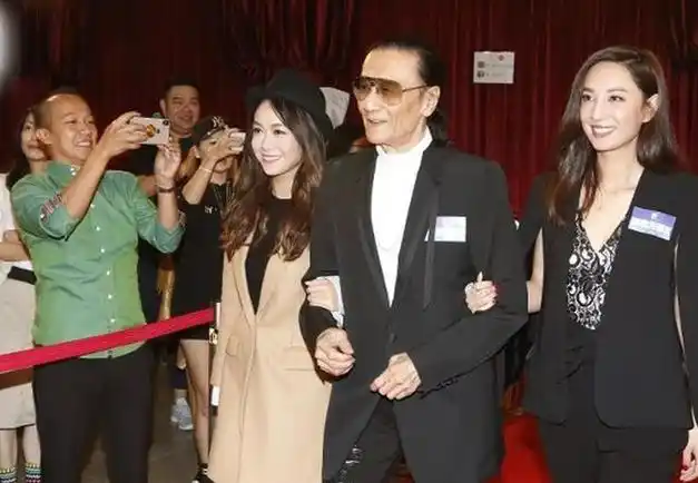 谢贤不再隐瞒,揭开张柏芝第三胎与谢家关系,我们冤枉谢霆锋了?