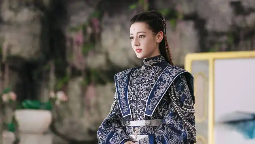 原创迪丽热巴新剧发型被嘲古装美人为何滑铁卢浓颜美人如何穿搭