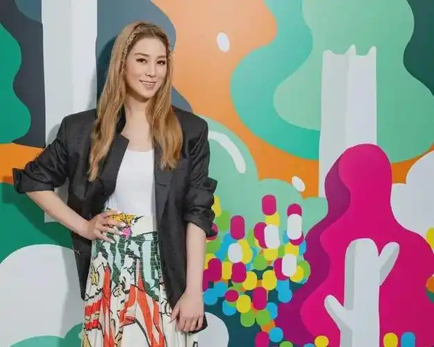 千亿儿媳徐子淇近照曝光为婆家项目做宣传颜值身材在线