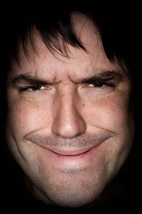 竖图,特写,正面,仅一个男性,仅一个人,仅一个中年男性,黑色背景,扭曲