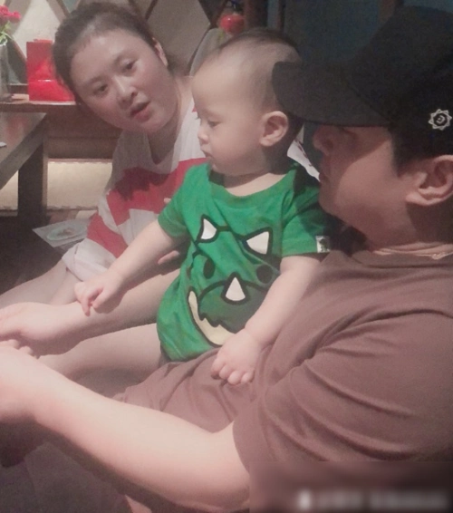 沈腾儿子近照曝光,大眼萌宝超级可爱,网友:继承了沈腾的颜值!