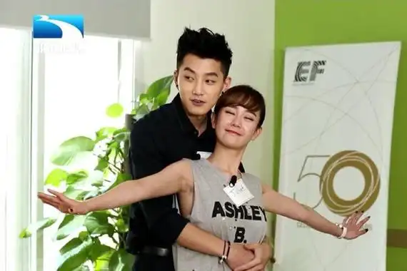 张檬和范世琦微博分手为了啥 如果爱"蒙奇奇"是假的吗