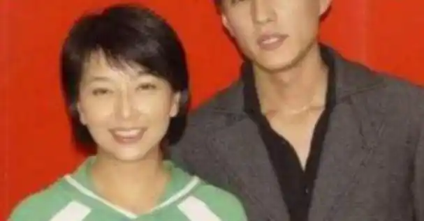 就算靳东对她再好,也无济于事.江珊始终把女儿放在首要位置.