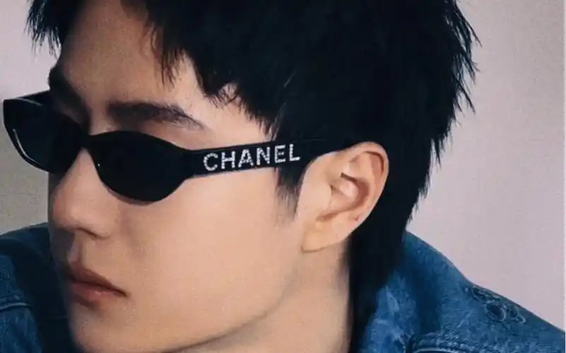 人间香奈儿王一博～穿过小香格纹.