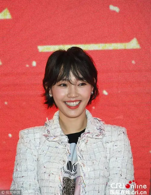 《捉妖记2》白百何笑出双下巴 和井柏然耳语说悄悄话