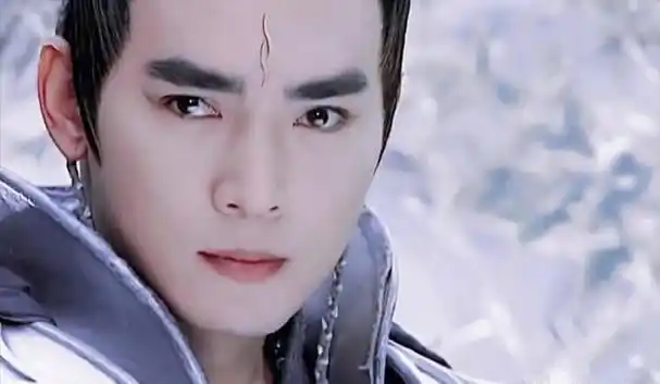 焦恩俊在经典之作《宝莲灯》中所诠释的"二郎神"一角,其传神之演绎