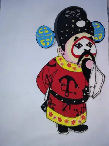 鲁庄小学戏曲进校园,具有特色的布艺京剧人物作品一个一个的呈现出来