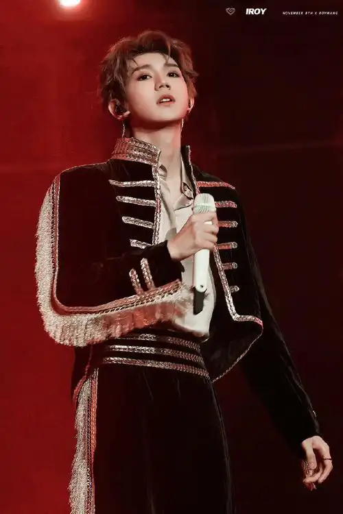 一张一张划过去,01对于王源的腰我想说算了92给你们,你们说:#王源