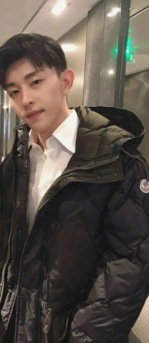 31岁邓伦高调庆生,粉丝千架无人机应援|杨紫|金晨|女明星|花非花雾非