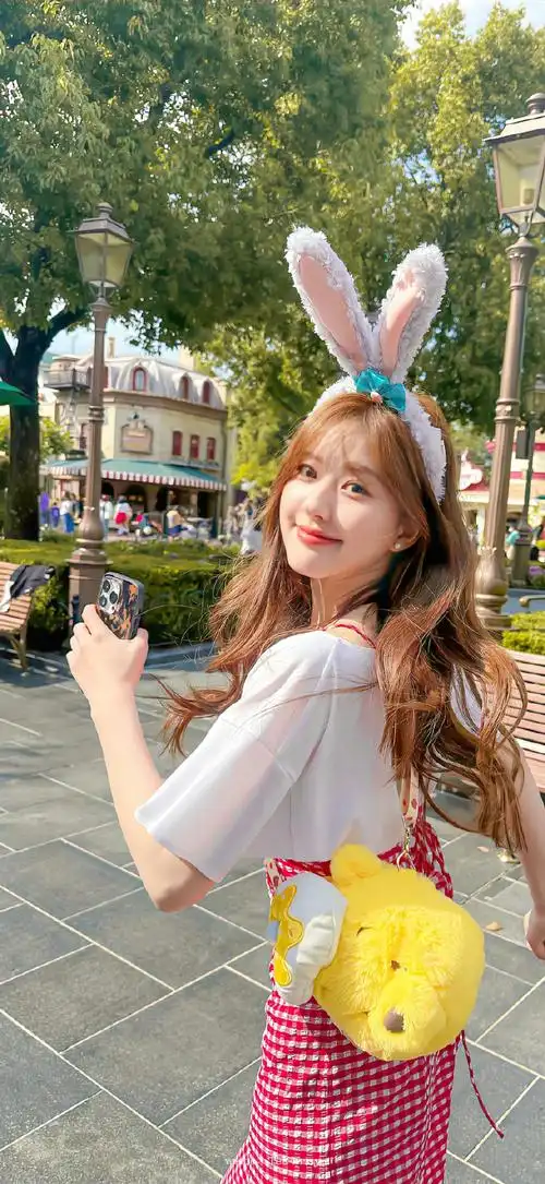 赵露思#日常照  是可借鉴的小个子穿搭强调上短下长  贼显高挑#赵抖