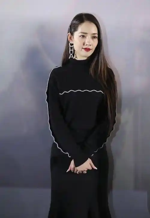 郭碧婷这发型一般人可别尝试,感觉五官都往上提了,看着不咋美_脸型