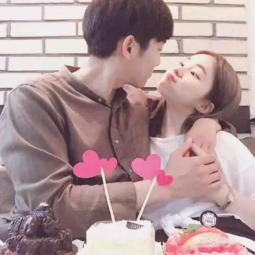 撒娇惯犯_可爱情侣头像图片_扣扣居