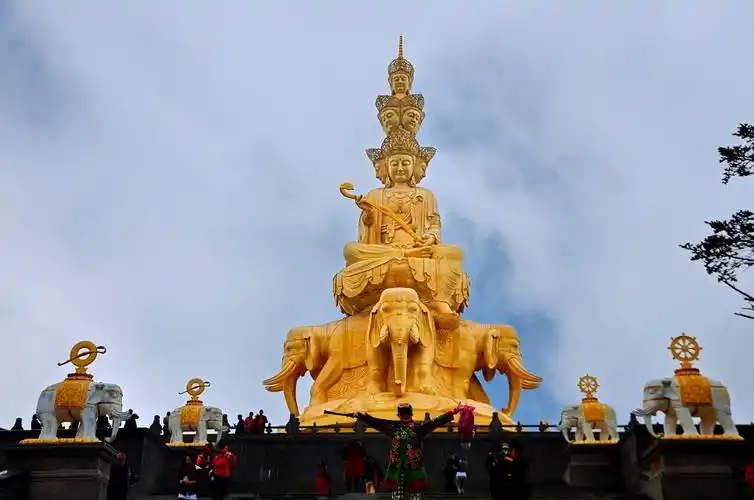 峨眉金顶四面佛