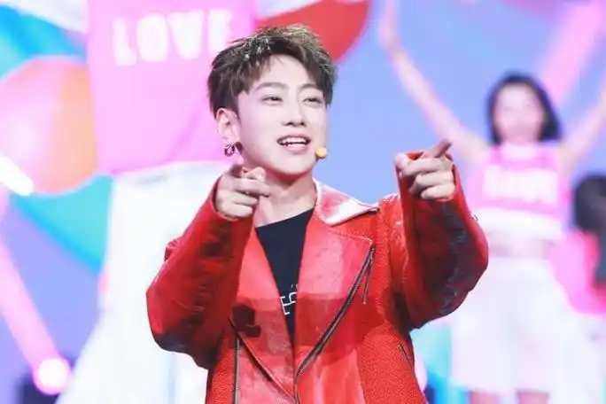 快男冠军魏巡亮相湖南卫视中秋晚会将与赖雨蒙对唱