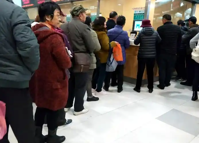 纪实实拍组图为了活着的希望早晨6点的医院