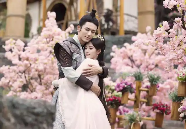 鞠婧祎第一次是不是给了张哲瀚鞠婧祎的最新行程安排