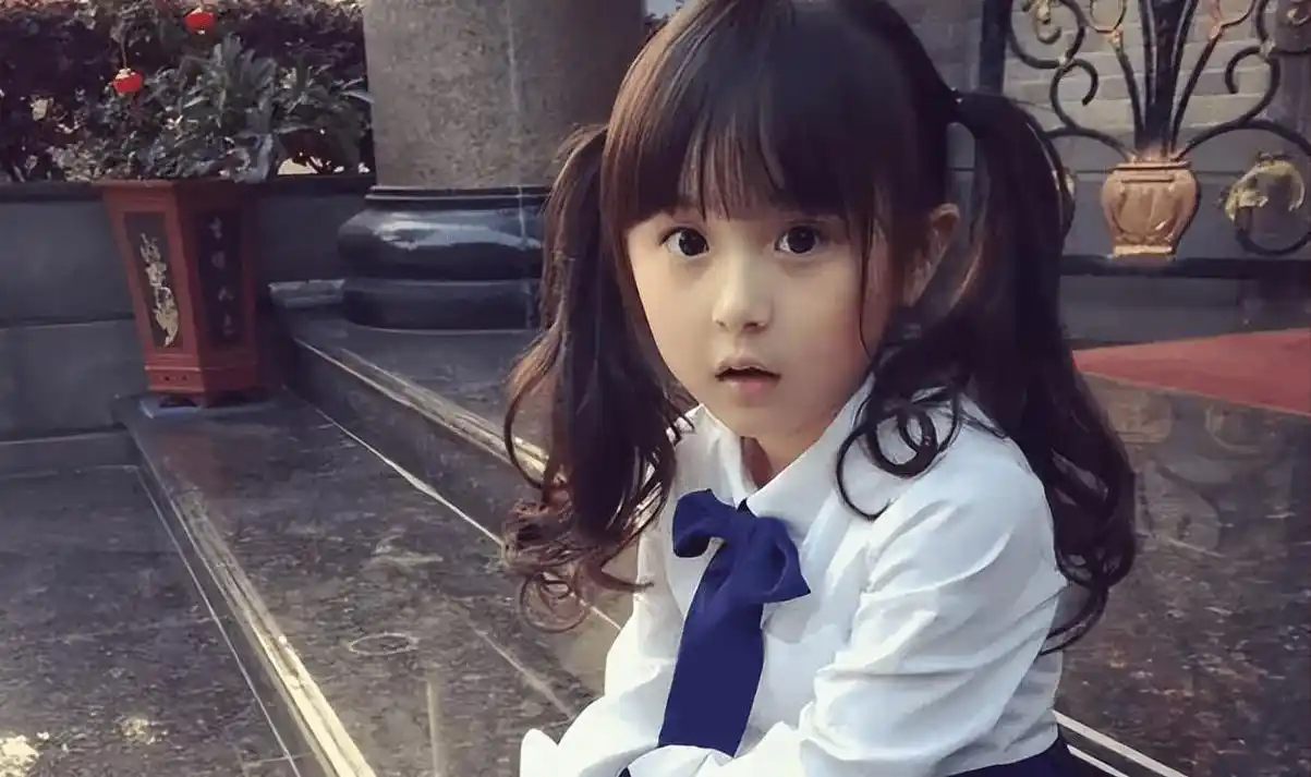 年入百万的童星刘楚恬,因长相甜美被"禁止整容",如今长成啥样