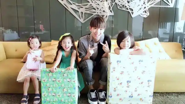 软萌小泡芙5岁生日,王俊凯惊喜现身送礼!粉丝大呼好羡慕!