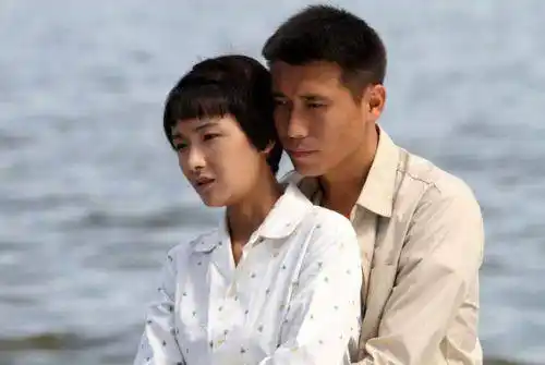 网上曾有消息传出,李乃文与女演员黄曼因拍剧相识,进而擦出爱情的火花