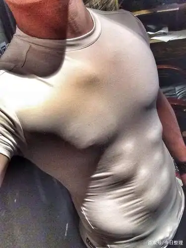 我们在荧幕上经常看到一个男人拥有一身完美的腹肌,是一件多么了不起