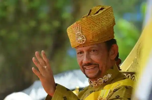 比泰王还疯狂:后宫藏40位美娇娘,每天花掉75万美金_杰弗里_文莱_国王