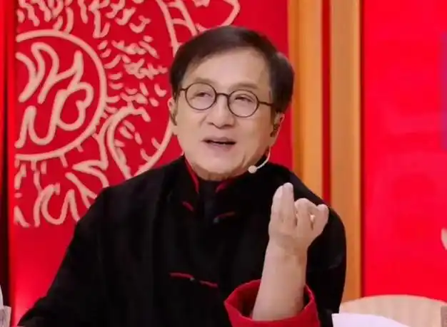 以为是断崖式变老其实是为了角色故意扮老70岁成龙太拼了